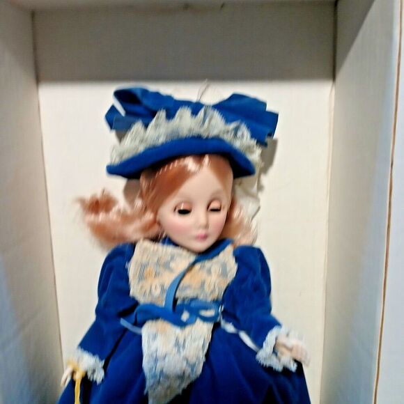 Vintage Effanbee Doll 11ins Elizabeth Blue Dress and Hat. - Picture 4 of 10
